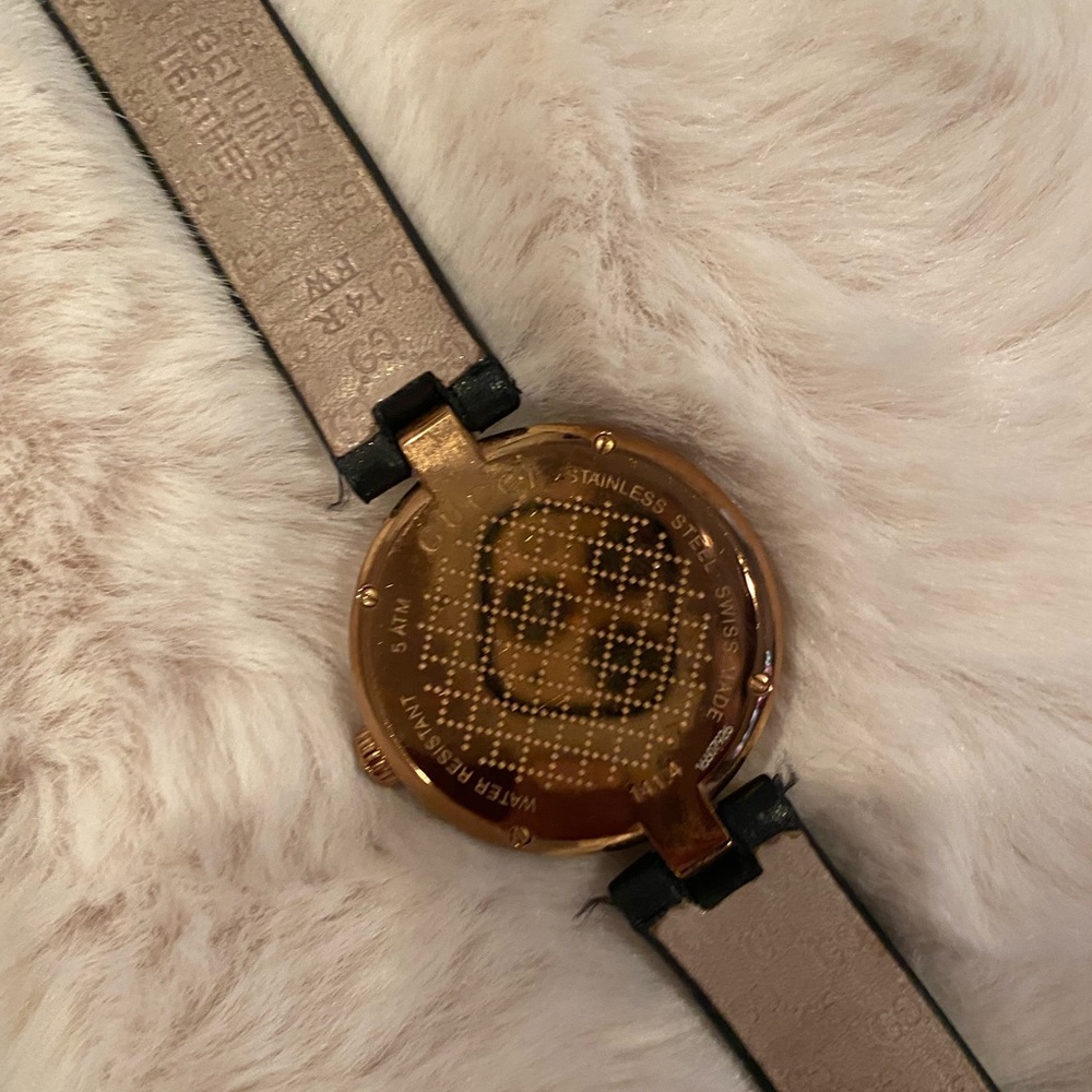 Women’s leather band rose gold Gucci watch - Picture 5 of 6